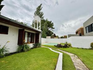 Casa con Pileta, Parrilla y Jardín x10