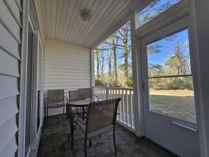 1st Floor Condo w Hot Tub & Pool King Bed W&D