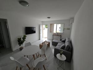 Shiamis Modern House