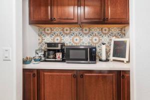 Private Luxury Gem w Pool & Spa near Mt. Lemmon!