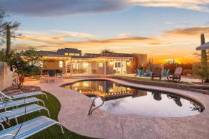 Private Luxury Gem w Pool & Spa near Mt. Lemmon!