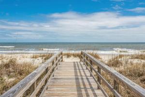 3BR Pawleys Island Condo Near Beach Sleeps 8