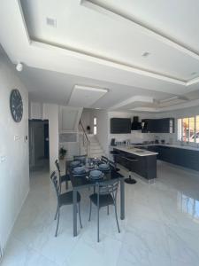 villa magnifique pescine unique à 300 m de la plage