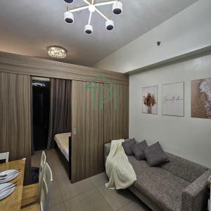 1BR Pool View Balcony Near MOA Shore 2 Tower 1