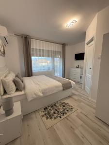 Fenyő Villa , Vila Bradul