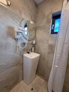 Fenyő Villa , Vila Bradul