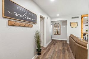 Free heated pool!Gorgeous 4 BR spring break home