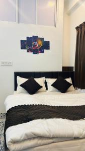 Alankrtam अलंकृतम