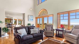 Seacliff Haven by AvantStay Waterfront Luxury Stunning Views Hot Tub Game Room