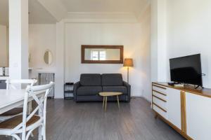 Charmant 2 pieces dans le carre d or