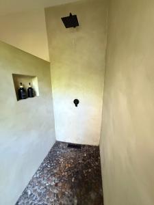 Private loft near the airport with fast WiFi