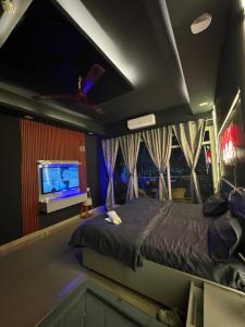 Perfect for Netflix & chill in Homzy FEEL AT HOME