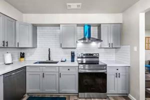 The Tides of Galveston Pet Friendly Walk to Beach