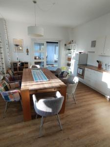 FeWo Villa Butterburg Ukena - ein Traum für 8 Personen mit Balkon