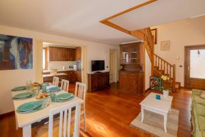 Cottage with beautiful lake view