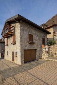 Cottage with beautiful lake view