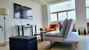 Alameda Views in Bright Loft in Historic Center