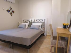 Plaka Center Gem with sea view and shared pool