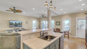 26 Morgans Cove Drive by AvantStay Unique Marina Location