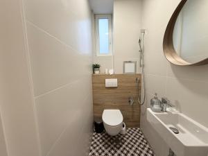 New top center cozy 3 bedroom apartment