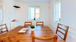 Cayton Bay Cottage - Hot Tub Hire at additional cost available - near beach and village