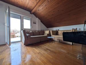 Terrace & Piano in Sesvete