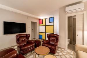 Lyrica - Your Home at the Opera!