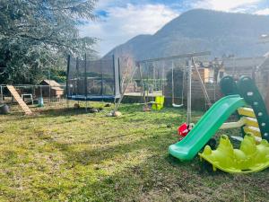 La grande maison de la campagne, au pieds des Pyrénées Ariégeoises