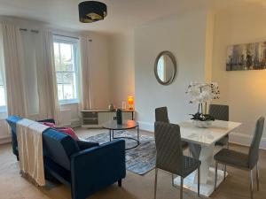 Stylish 1BR Teddington Flat Near Thames River