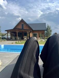 Dom pod lasem z prywatnym basenem i balią