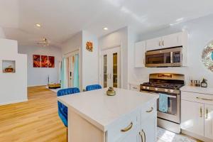 NEW! Relaxing Red Rock Retreat | Patios & Views