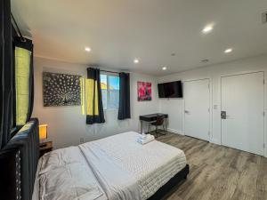 4BR Townhouse in Mid City -CR1