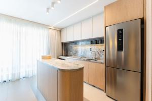 Lumina 602B – Luxo a 50 metros da Praia de Bombas