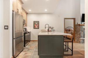 Chapel Square 317 - Walk to Gondola, Dining, & Entertainment; Fireplace & Views