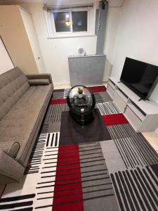 Charming 2 Bedroom Basement Apartment