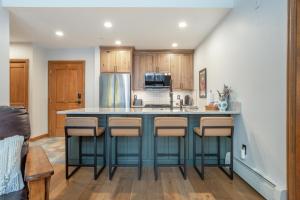 Chapel Square 317 - Walk to Gondola, Dining, & Entertainment; Fireplace & Views