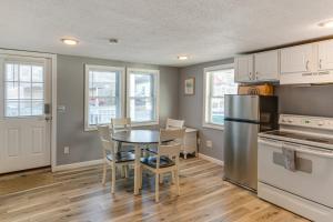 Walk to Public Beach Access! Breezy Hampton Condo