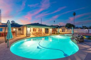 Heated Pool Pickleball Mini Putt Gym Sleeps 24