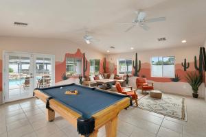 Heated Pool Pickleball Mini Putt Gym Sleeps 24