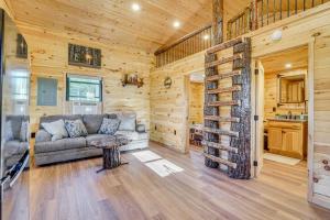 Hike, Ski and Swim Hopewell Cabin with Rolling Views