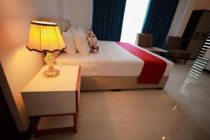 Yellow Rose Hotel