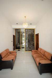 Yellow Rose Hotel