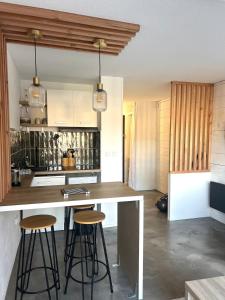 Studio chaleureux en bord de mer