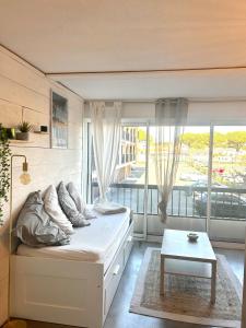 Studio chaleureux en bord de mer