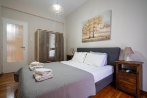 Steps from the Heart of Zografou- 3 Guests by ΜΡS