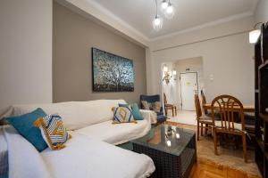 Steps from the Heart of Zografou- 3 Guests by ΜΡS