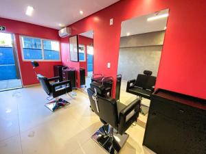 Apto com Piscina de Borda Infinita