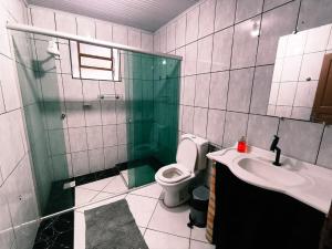 Casa com piscina, na Rota do Cristo Protetor