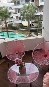 Charming 3 bedroom with pool in the building