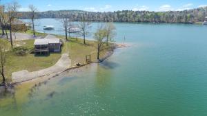 Atkins Point - Private Lot - Easy Access To Water!
